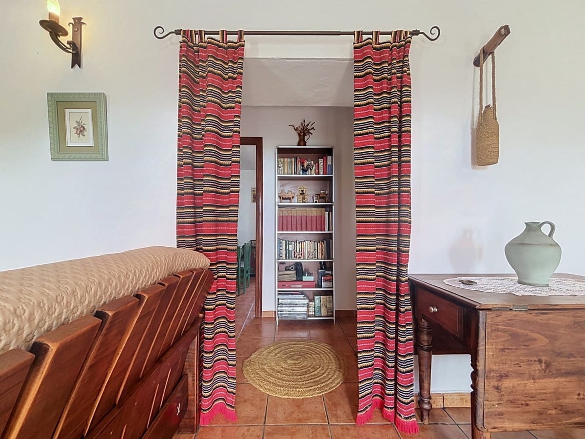 3 bedroom Villa for sale in Velez-Malaga with pool garage - € 320,000 (Ref: 10125938)