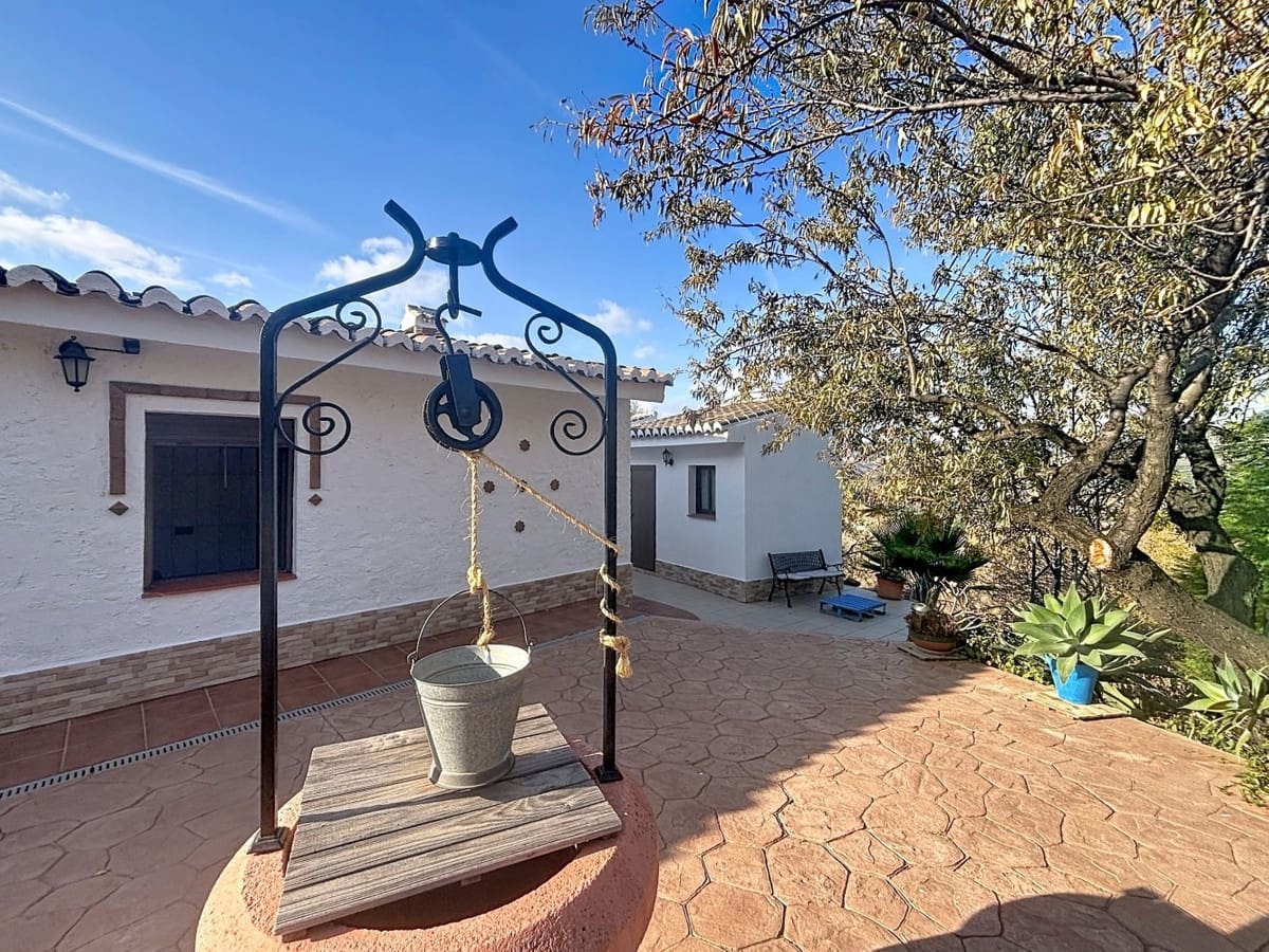 3 bedroom Villa for sale in Velez-Malaga with pool garage - € 320,000 (Ref: 10125938)