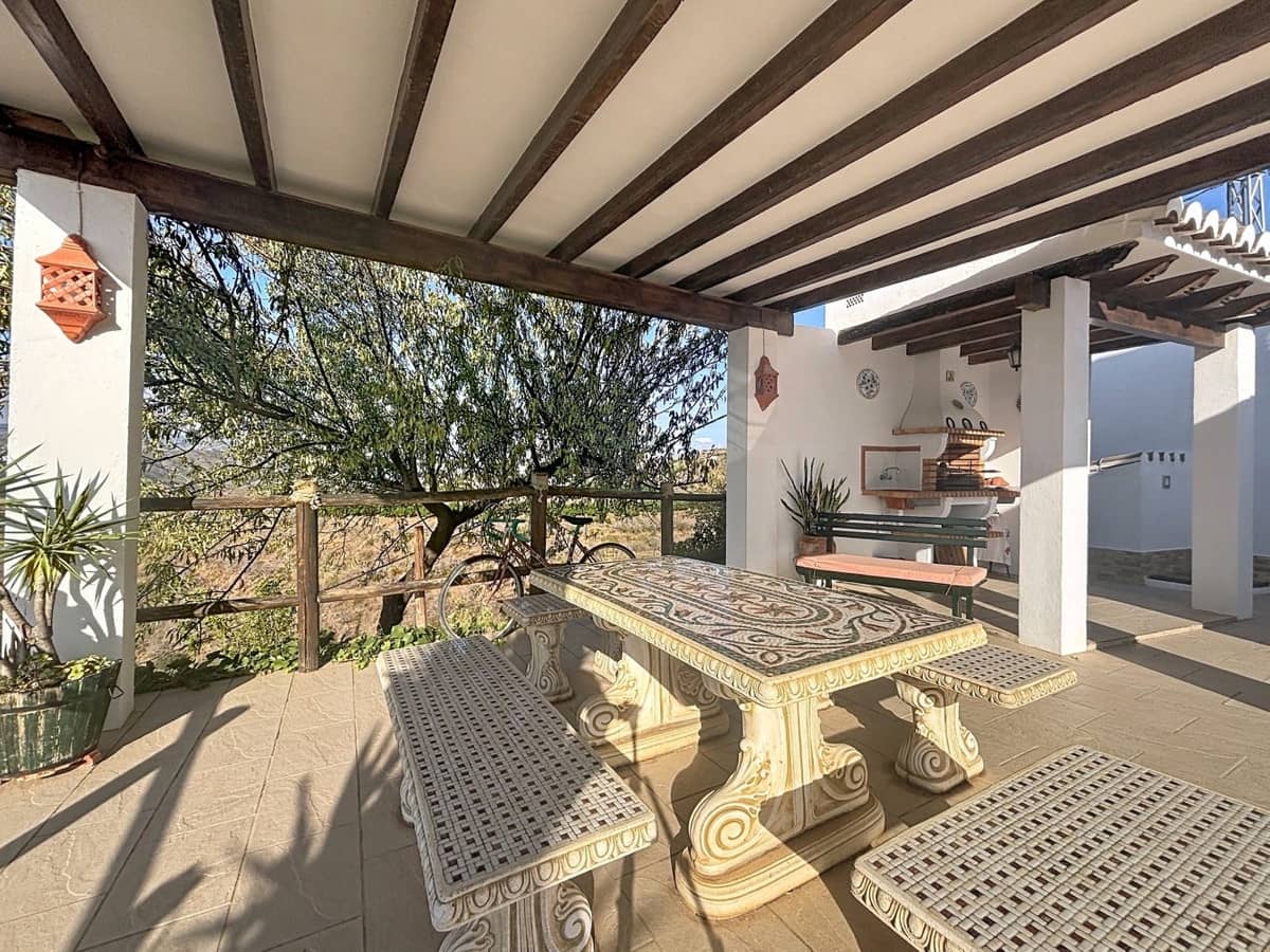 3 bedroom Villa for sale in Velez-Malaga with pool garage - € 320,000 (Ref: 10125938)
