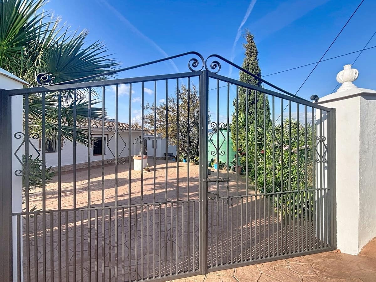 3 bedroom Villa for sale in Velez-Malaga with pool garage - € 320,000 (Ref: 10125938)