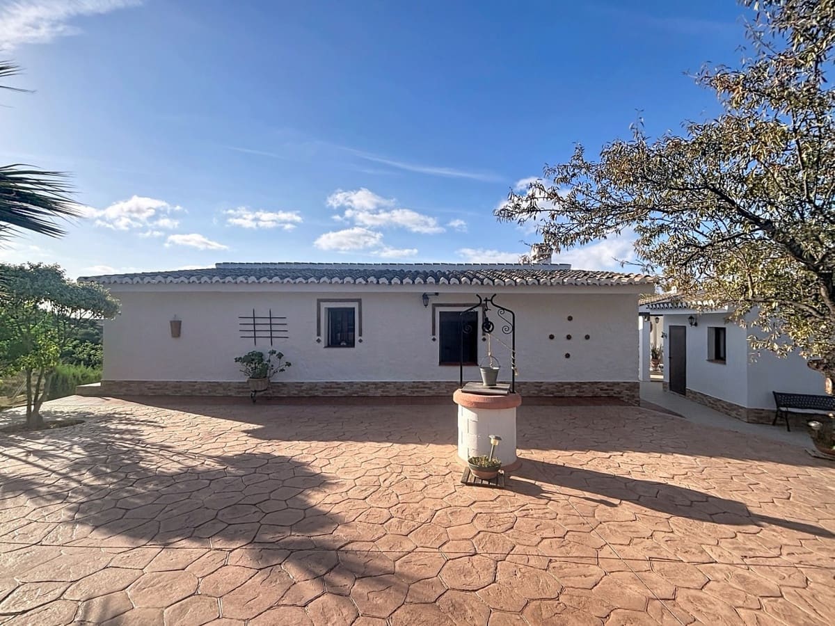 3 bedroom Villa for sale in Velez-Malaga with pool garage - € 320,000 (Ref: 10125938)