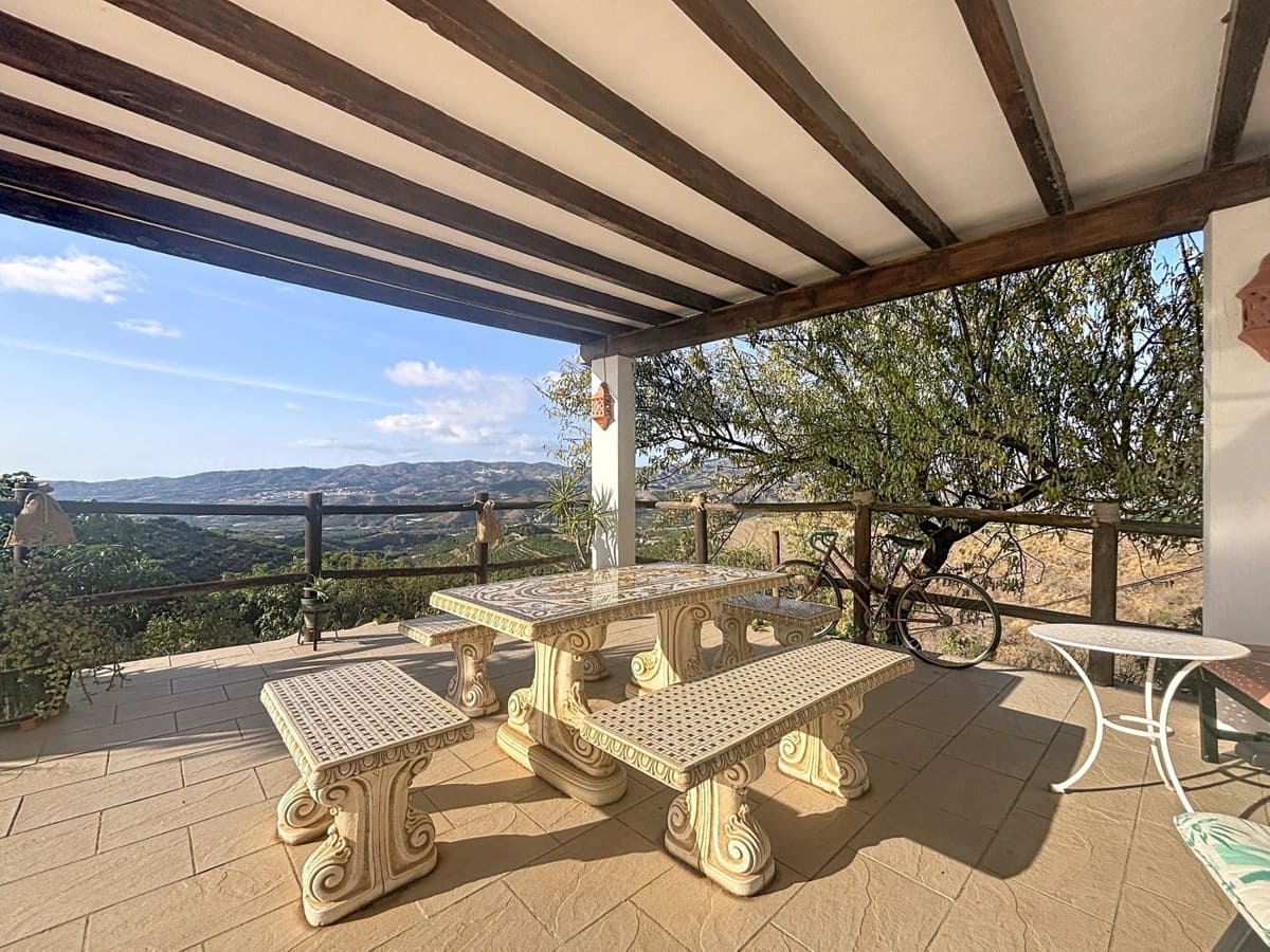 3 bedroom Villa for sale in Velez-Malaga with pool garage - € 320,000 (Ref: 10125938)