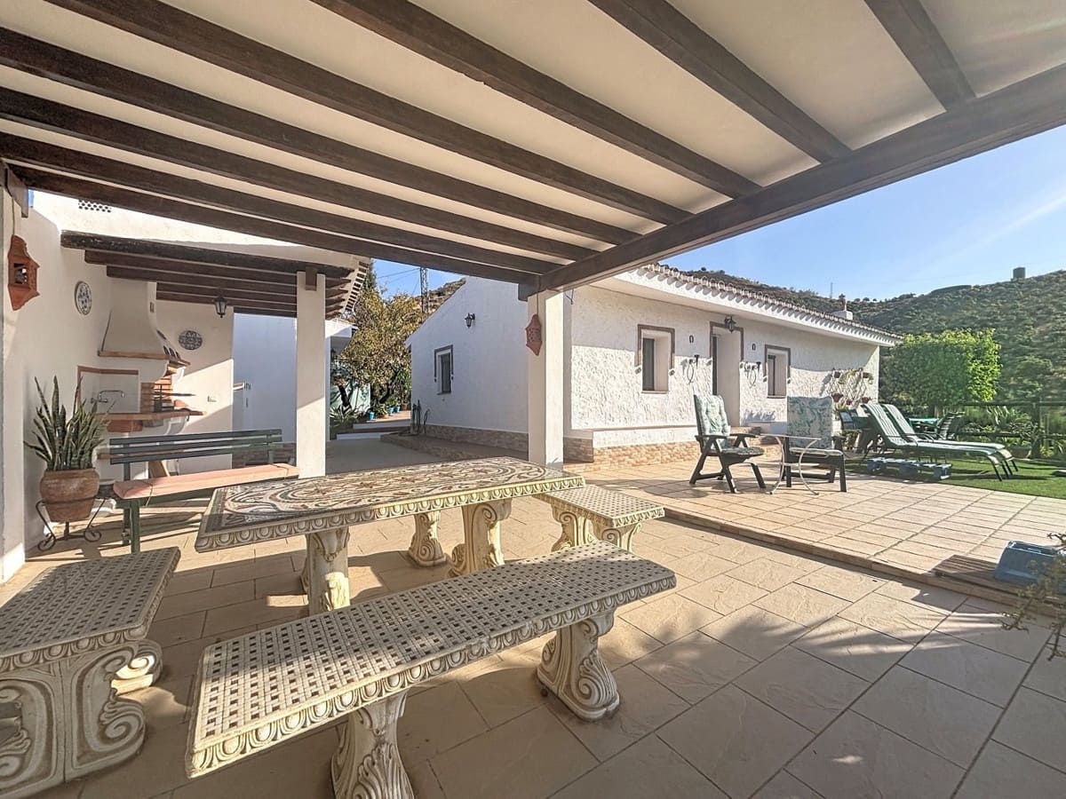 3 bedroom Villa for sale in Velez-Malaga with pool garage - € 320,000 (Ref: 10125938)