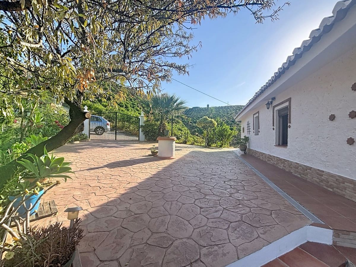 3 bedroom Villa for sale in Velez-Malaga with pool garage - € 320,000 (Ref: 10125938)