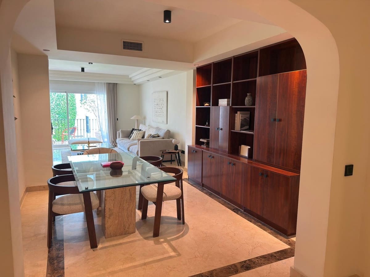 3 soverom Leilighet til salgs i Marbella med svømmebasseng garasje - € 840 000 (Ref: 10125943)