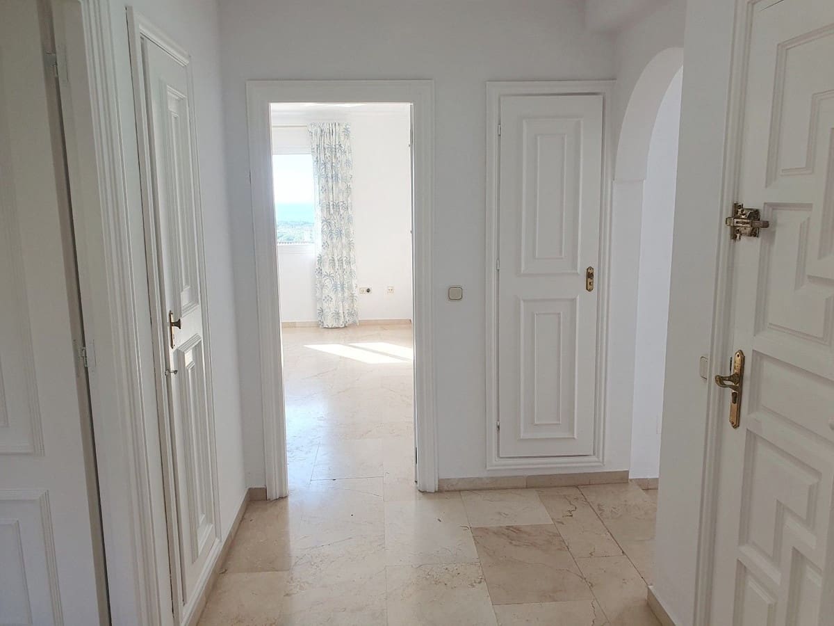 2 Zimmer Apartment zu verkaufen in El Paraiso mit Pool Garage - 495.000 € (Ref: 10125944)