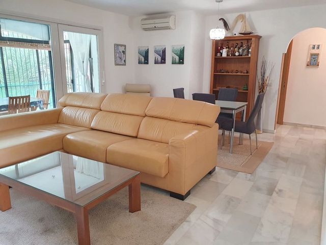 2 soverom Leilighet til salgs i El Paraiso, Estepona med svømmebasseng garasje - € 348 000 (Ref: 10125946)