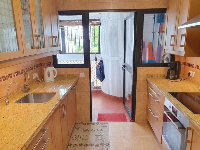 2 soverom Leilighet til salgs i El Paraiso, Estepona med svømmebasseng garasje - € 348 000 (Ref: 10125946)
