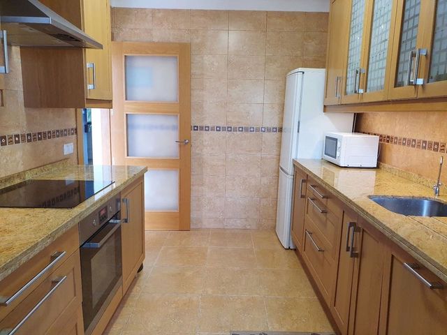 2 soverom Leilighet til salgs i El Paraiso, Estepona med svømmebasseng garasje - € 348 000 (Ref: 10125946)