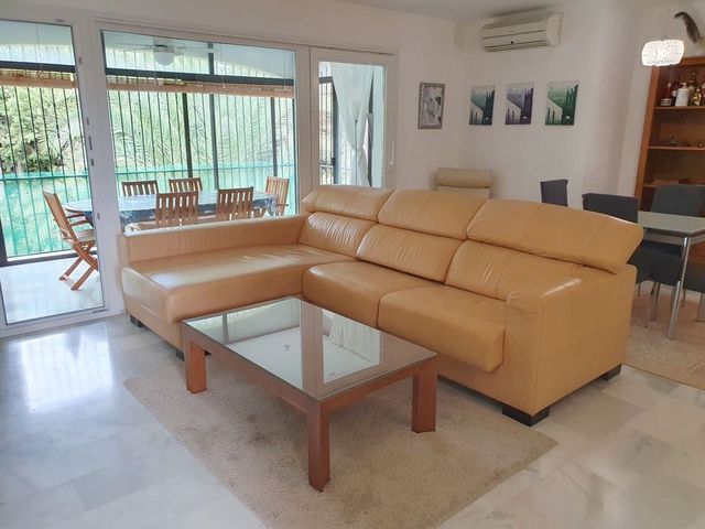 2 soverom Leilighet til salgs i El Paraiso, Estepona med svømmebasseng garasje - € 348 000 (Ref: 10125946)