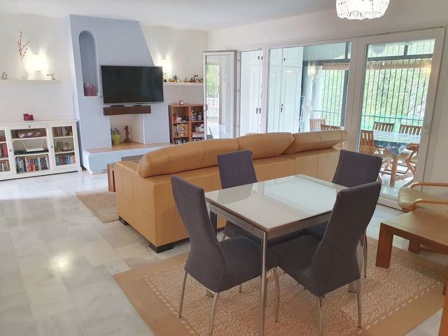 2 soverom Leilighet til salgs i El Paraiso, Estepona med svømmebasseng garasje - € 348 000 (Ref: 10125946)
