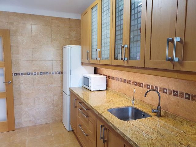 2 soverom Leilighet til salgs i El Paraiso, Estepona med svømmebasseng garasje - € 348 000 (Ref: 10125946)