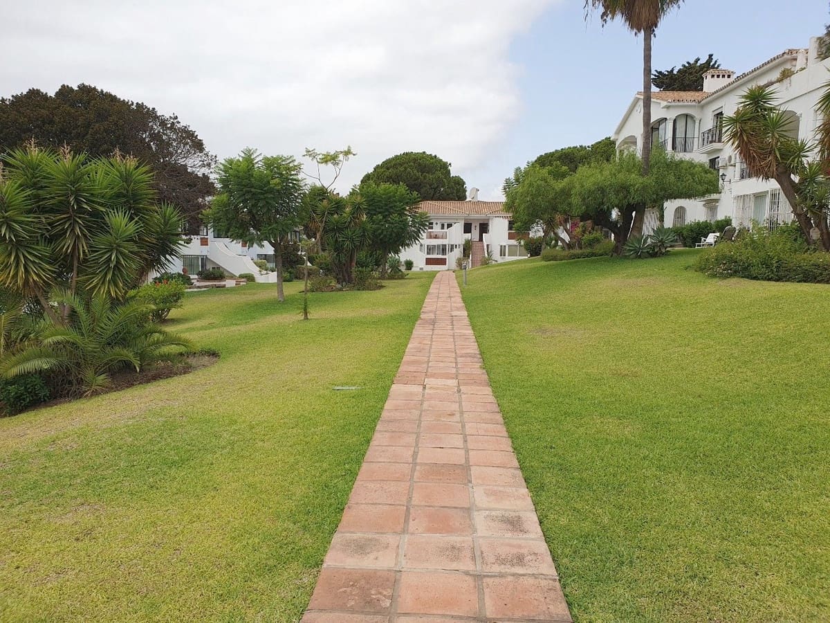 2 slaapkamer Appartement te koop in El Paraiso met zwembad garage - € 348.000 (Ref: 10125946)