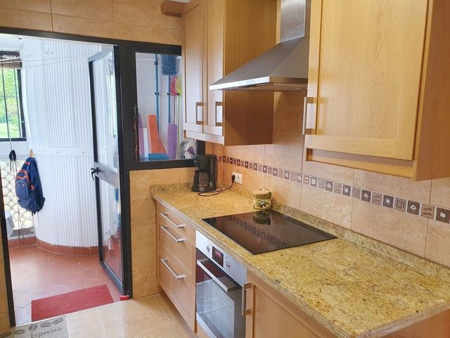 2 soverom Leilighet til salgs i El Paraiso, Estepona med svømmebasseng garasje - € 348 000 (Ref: 10125946)