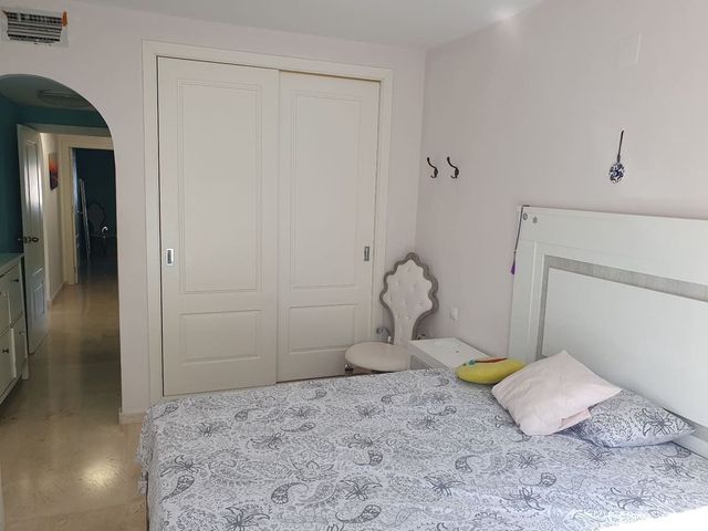 2 soveværelse Lejlighed til salg i El Paraiso, Estepona med swimmingpool - € 340.000 (Ref: 10125947)