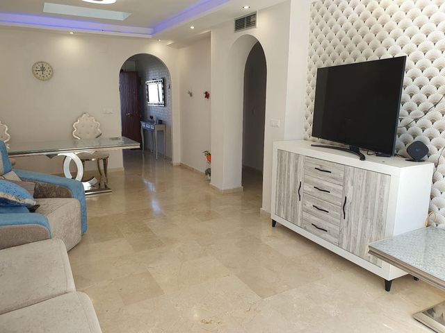 2 soveværelse Lejlighed til salg i El Paraiso, Estepona med swimmingpool - € 340.000 (Ref: 10125947)