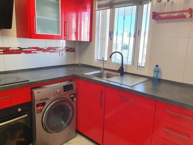 2 soveværelse Lejlighed til salg i El Paraiso, Estepona med swimmingpool - € 340.000 (Ref: 10125947)