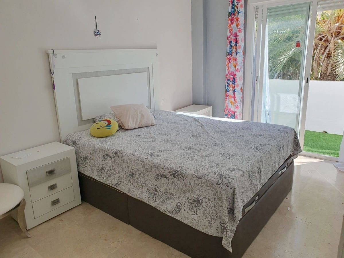 2 bedroom Apartment for sale in El Paraiso with pool - € 340,000 (Ref: 10125947)