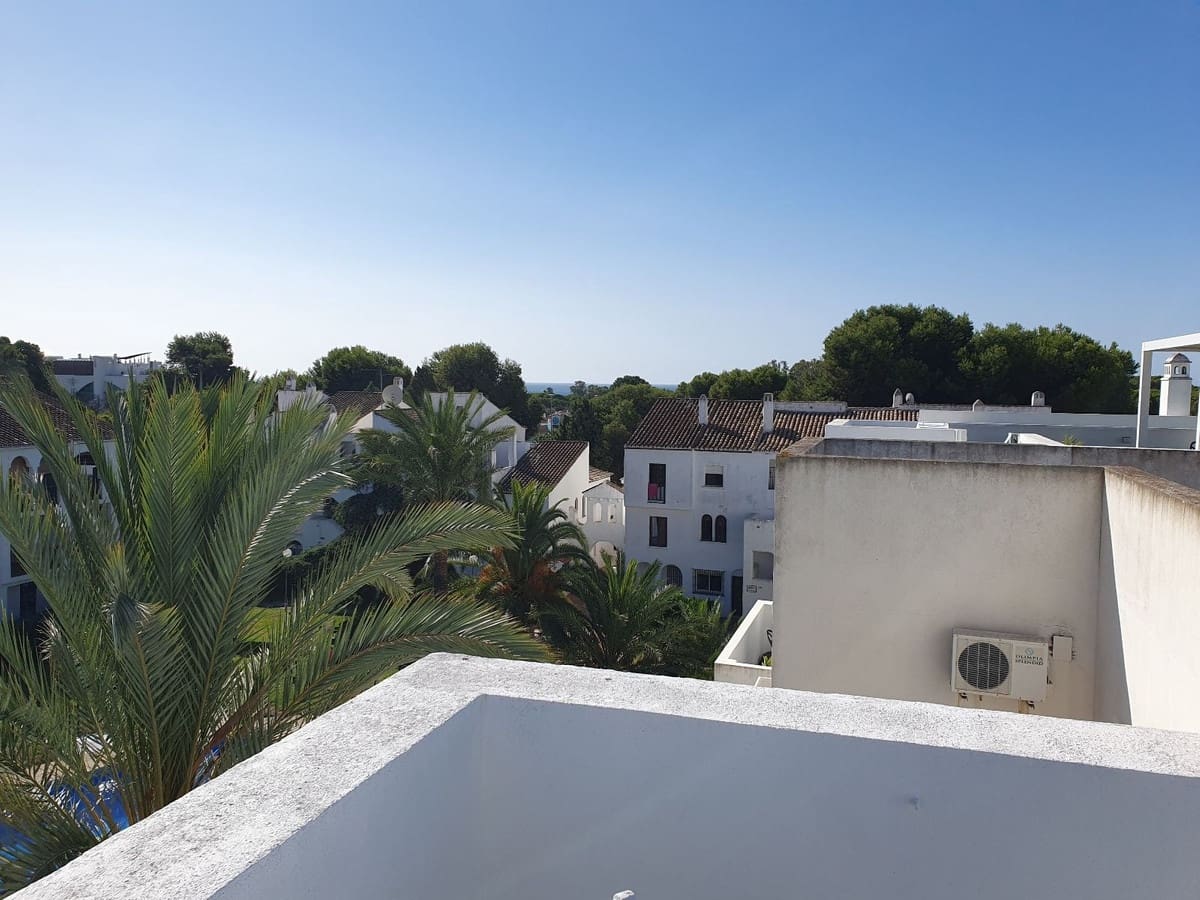 2 bedroom Apartment for sale in El Paraiso with pool - € 340,000 (Ref: 10125947)