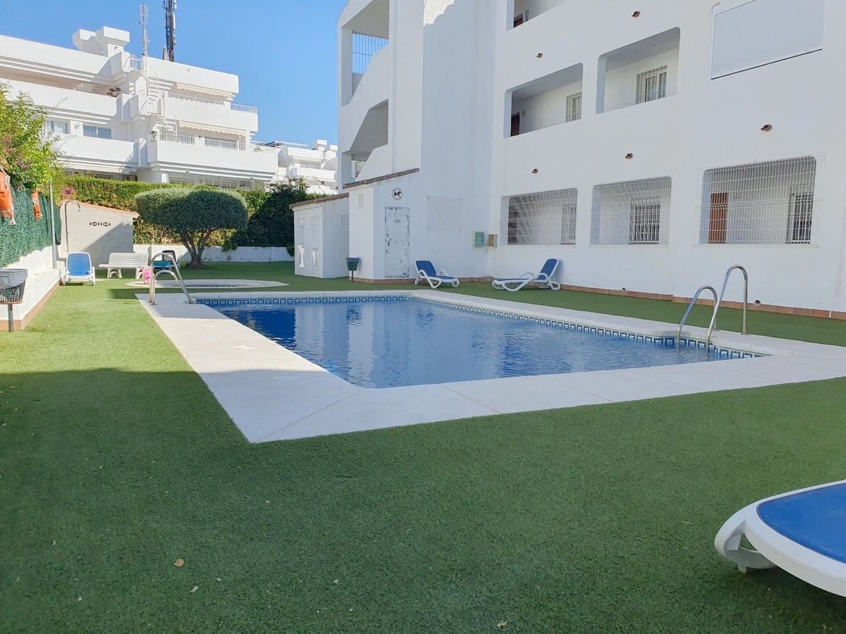 2 bedroom Apartment for sale in El Paraiso with pool - € 340,000 (Ref: 10125947)
