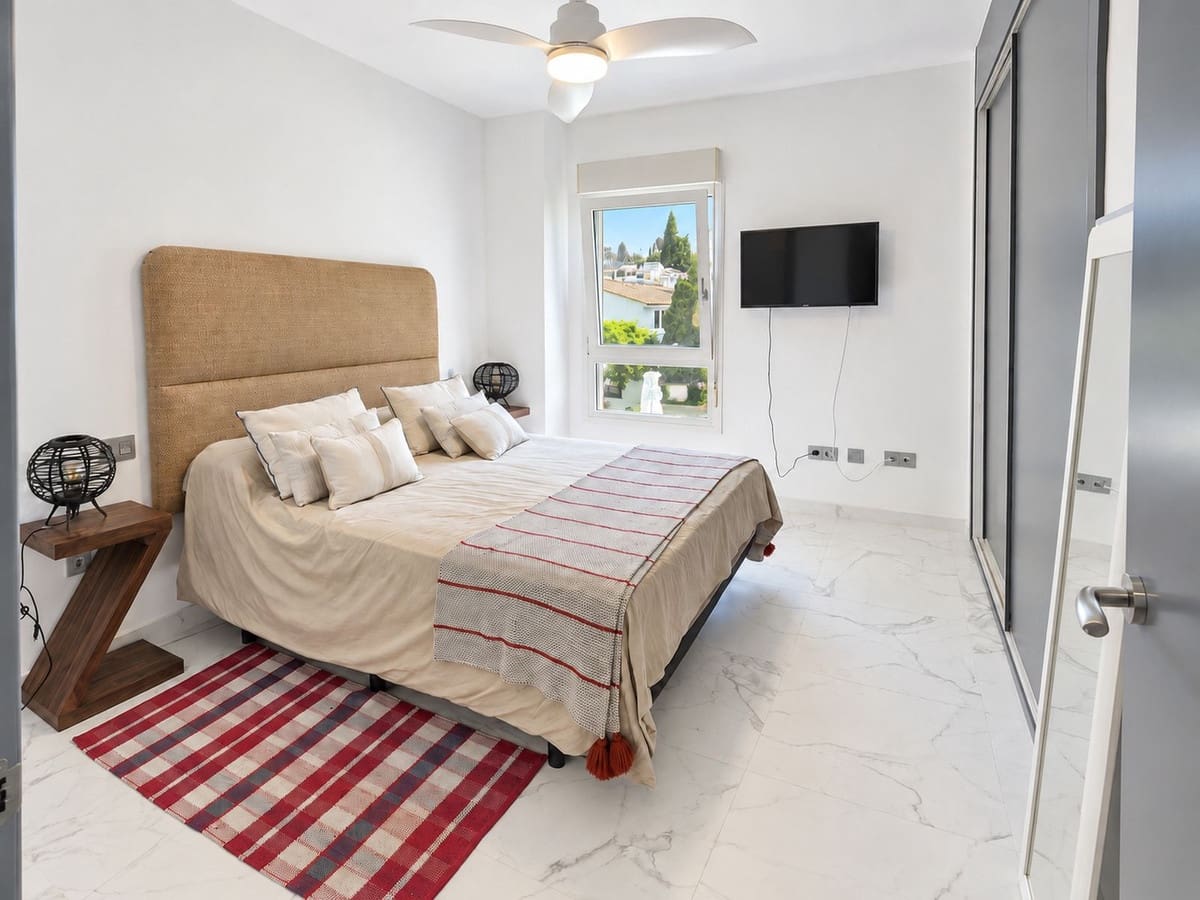 3 chambre Appartement à vendre à Nueva Andalucia avec garage - 375 000 € (Ref: 10125949)