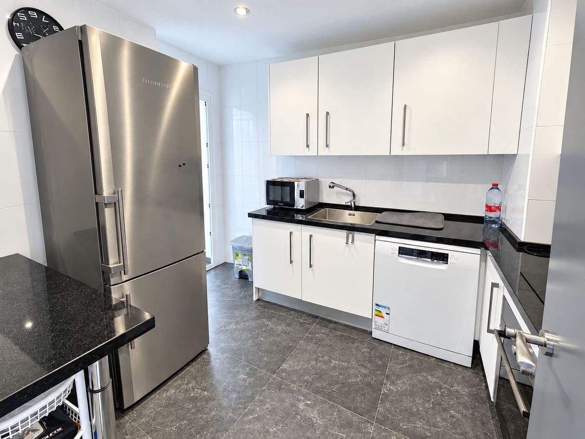 3 chambre Appartement à vendre à Nueva Andalucia avec garage - 375 000 € (Ref: 10125949)