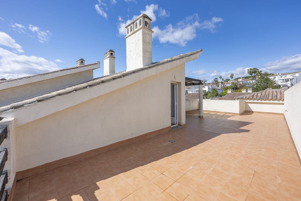Apartamento de 1 habitación en El Paraiso en venta con piscina garaje - 319.000 € (Ref: 10125952)