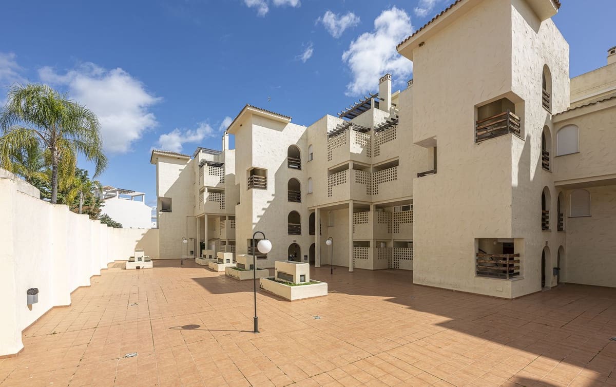 Apartamento de 1 habitación en El Paraiso en venta con piscina garaje - 319.000 € (Ref: 10125952)