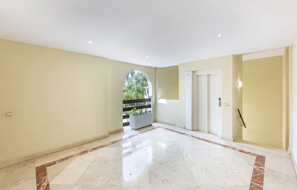 Apartamento de 1 habitación en El Paraiso en venta con piscina garaje - 319.000 € (Ref: 10125952)