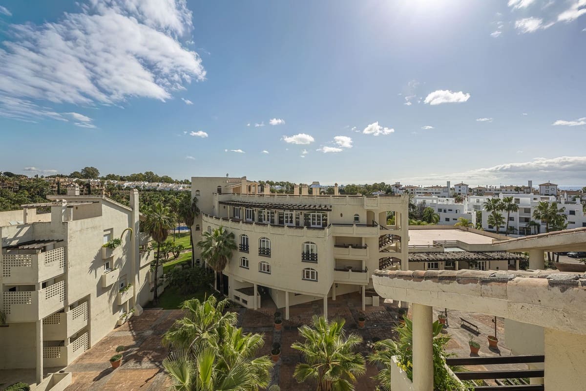 Apartamento de 1 habitación en El Paraiso en venta con piscina garaje - 319.000 € (Ref: 10125952)