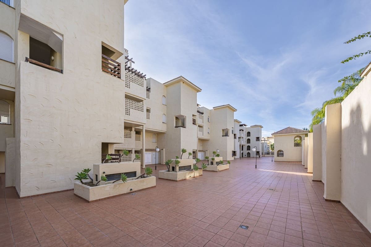 Apartamento de 1 habitación en El Paraiso en venta con piscina garaje - 319.000 € (Ref: 10125952)