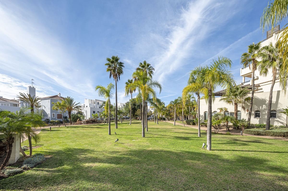 Apartamento de 1 habitación en El Paraiso en venta con piscina garaje - 319.000 € (Ref: 10125952)