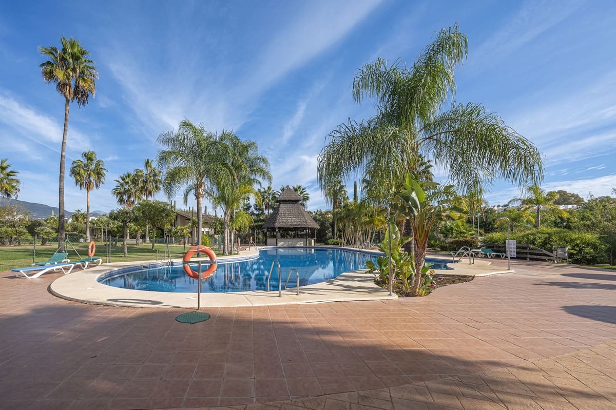 Apartamento de 1 habitación en El Paraiso en venta con piscina garaje - 319.000 € (Ref: 10125952)