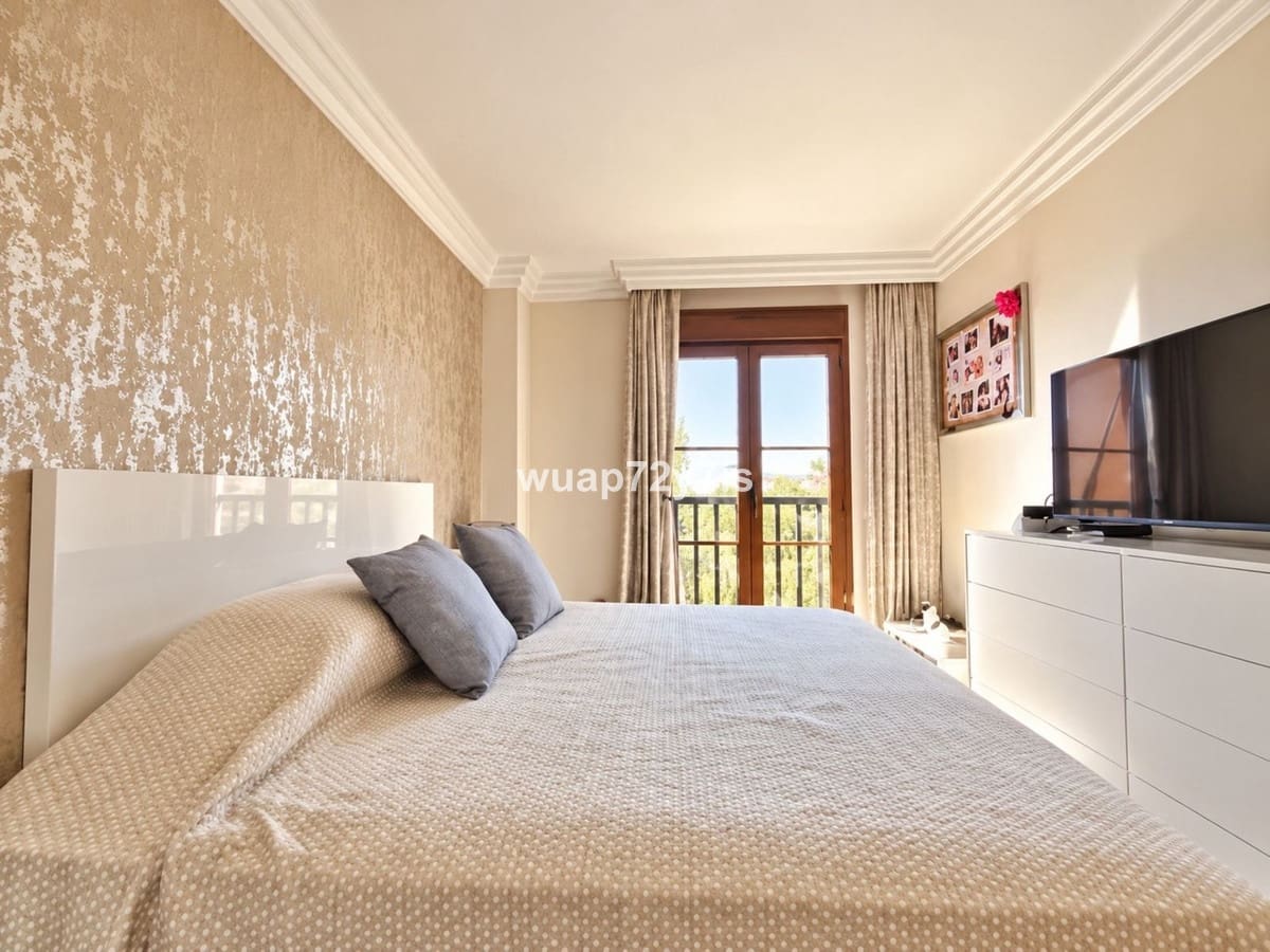 2 bedroom Apartment for sale in Benahavis with pool garage - € 495,000 (Ref: 10125953)
