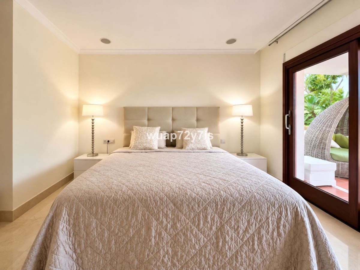 2 soverom Leilighet til salgs i Marbella med svømmebasseng garasje - € 1 049 000 (Ref: 10125955)