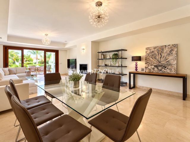 2 soverom Leilighet til salgs i Lomas De Marbella, Marbella med svømmebasseng garasje - € 1 049 000 (Ref: 10125955)