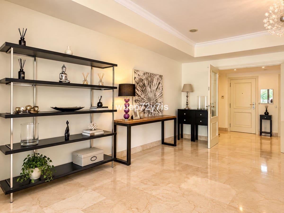 2 soverom Leilighet til salgs i Marbella med svømmebasseng garasje - € 1 049 000 (Ref: 10125955)