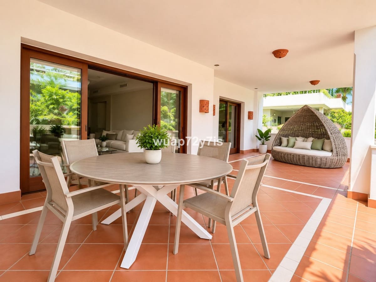 2 soverom Leilighet til salgs i Marbella med svømmebasseng garasje - € 1 049 000 (Ref: 10125955)