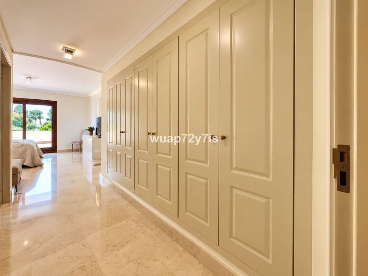 2 soverom Leilighet til salgs i Marbella med svømmebasseng garasje - € 1 049 000 (Ref: 10125955)