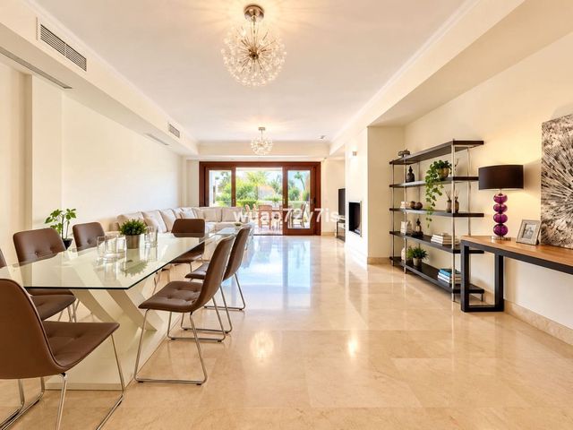 2 soverom Leilighet til salgs i Lomas De Marbella, Marbella med svømmebasseng garasje - € 1 049 000 (Ref: 10125955)