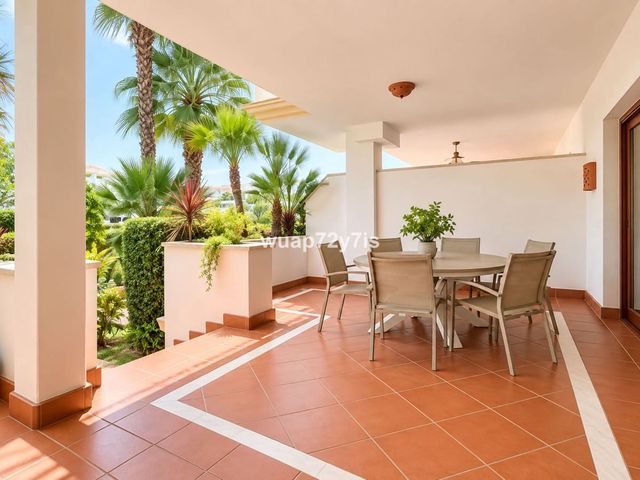 2 soverom Leilighet til salgs i Lomas De Marbella, Marbella med svømmebasseng garasje - € 1 049 000 (Ref: 10125955)