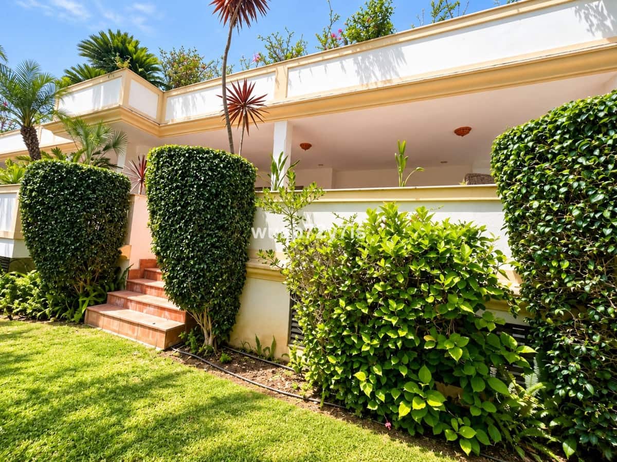 2 soverom Leilighet til salgs i Marbella med svømmebasseng garasje - € 1 049 000 (Ref: 10125955)