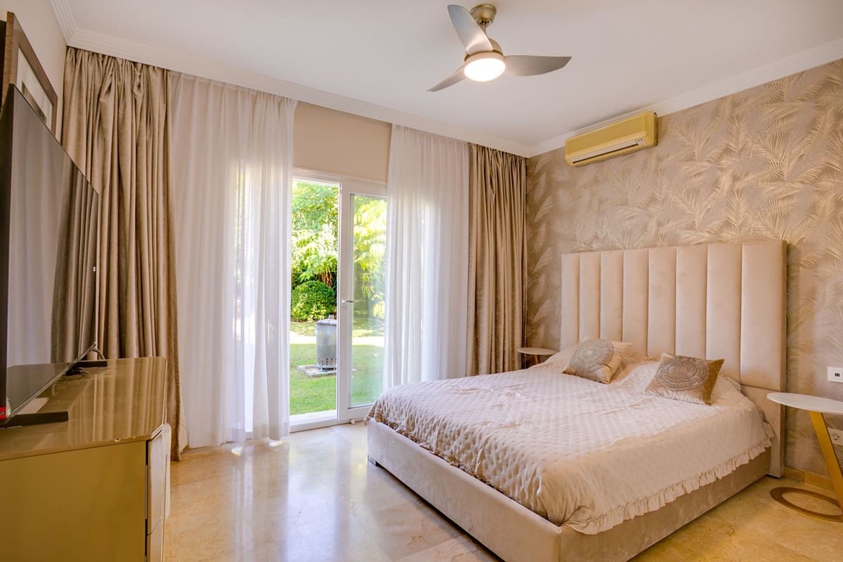 3 quarto Moradia para venda em El Paraiso com piscina garagem - 1 500 000 € (Ref: 10125960)