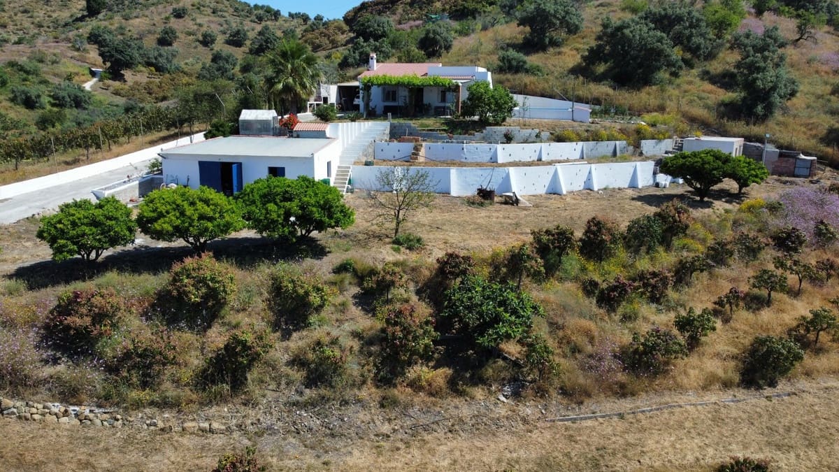 3 soveværelse Finca/Landehus til salg i Velez-Malaga med swimmingpool garage - € 340.000 (Ref: 10125961)