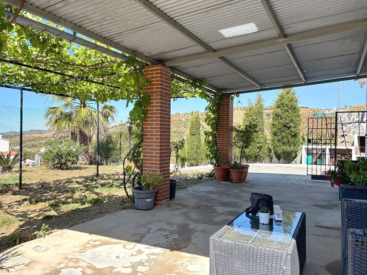 3 soveværelse Finca/Landehus til salg i Velez-Malaga med swimmingpool garage - € 340.000 (Ref: 10125961)