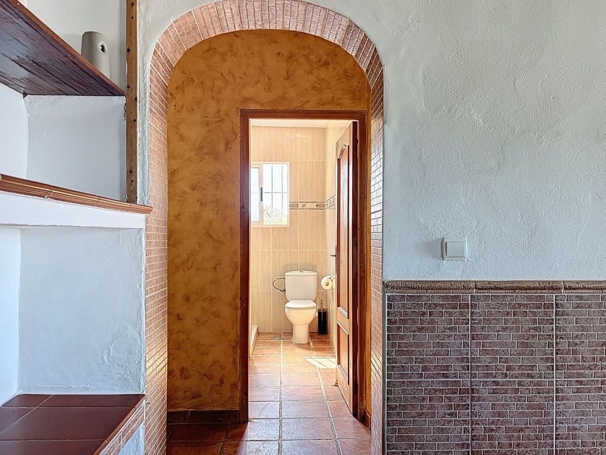 3 soveværelse Finca/Landehus til salg i Velez-Malaga med swimmingpool garage - € 340.000 (Ref: 10125961)