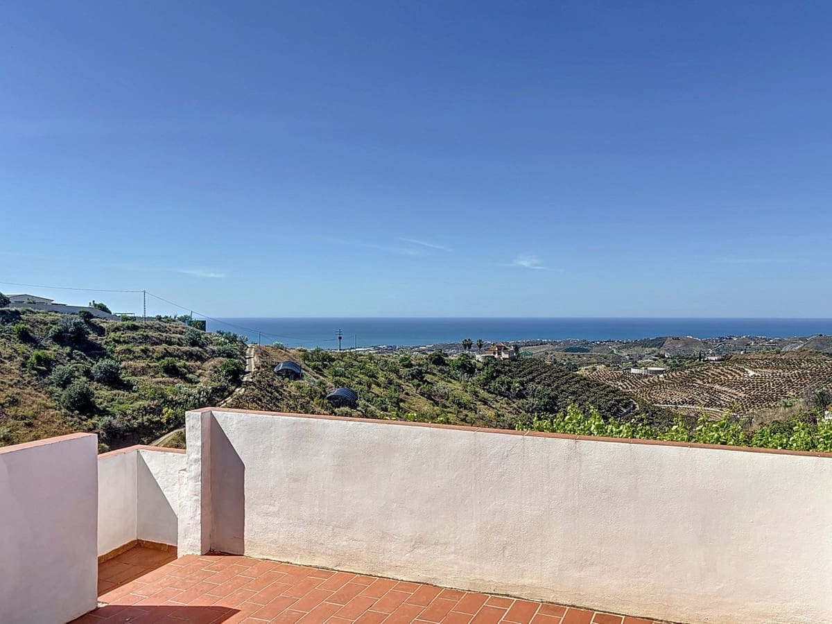 3 soveværelse Finca/Landehus til salg i Velez-Malaga med swimmingpool garage - € 340.000 (Ref: 10125961)