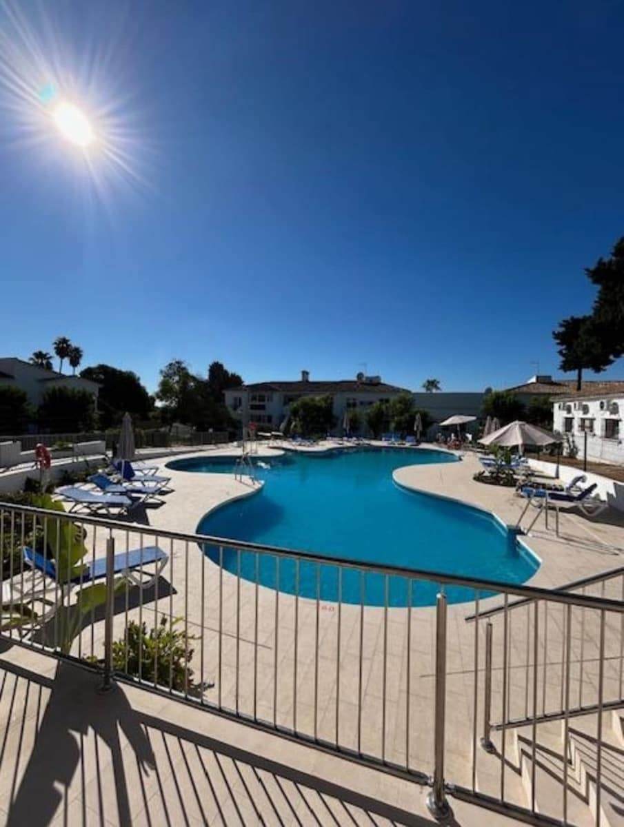 1 soverom Leilighet til salgs i El Paraiso med svømmebasseng garasje - € 275 000 (Ref: 10125962)