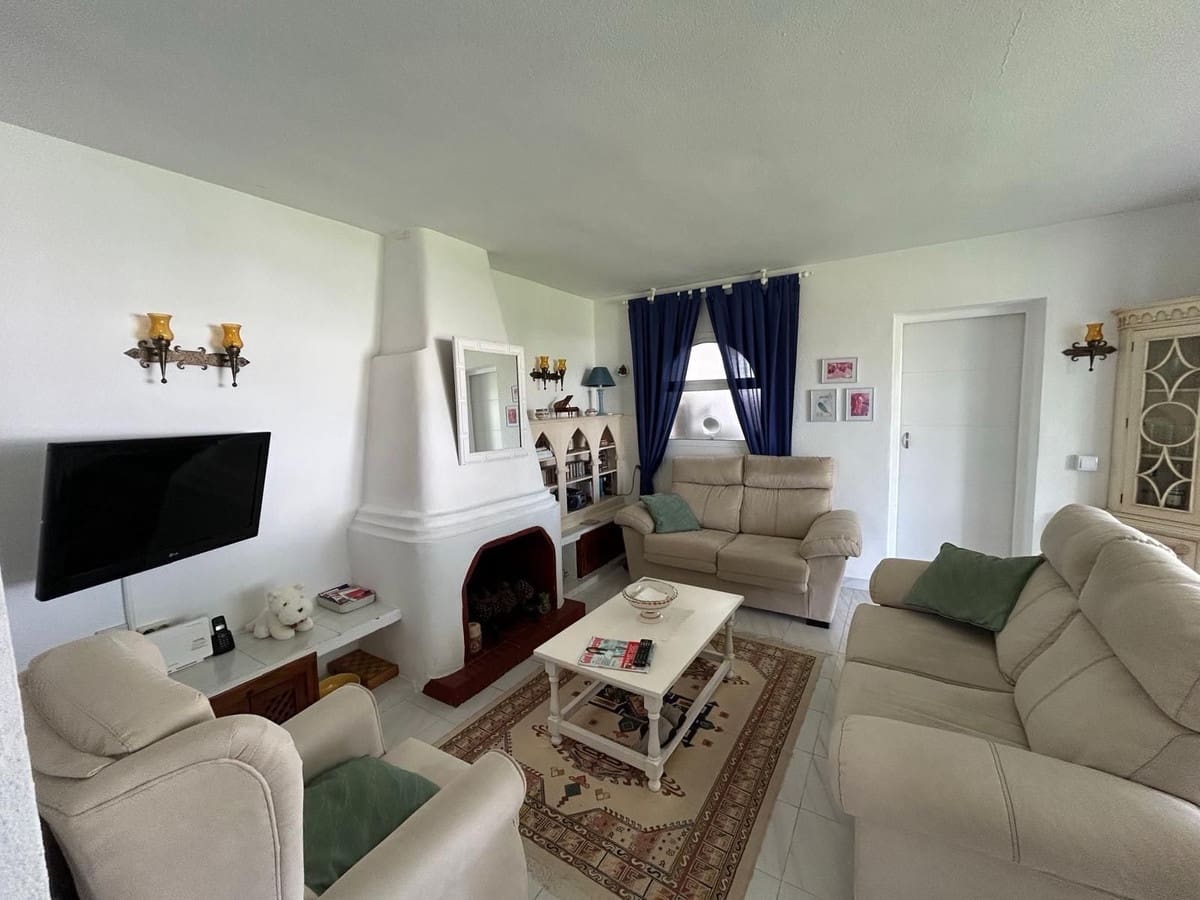 1 soverom Leilighet til salgs i El Paraiso med svømmebasseng garasje - € 275 000 (Ref: 10125962)