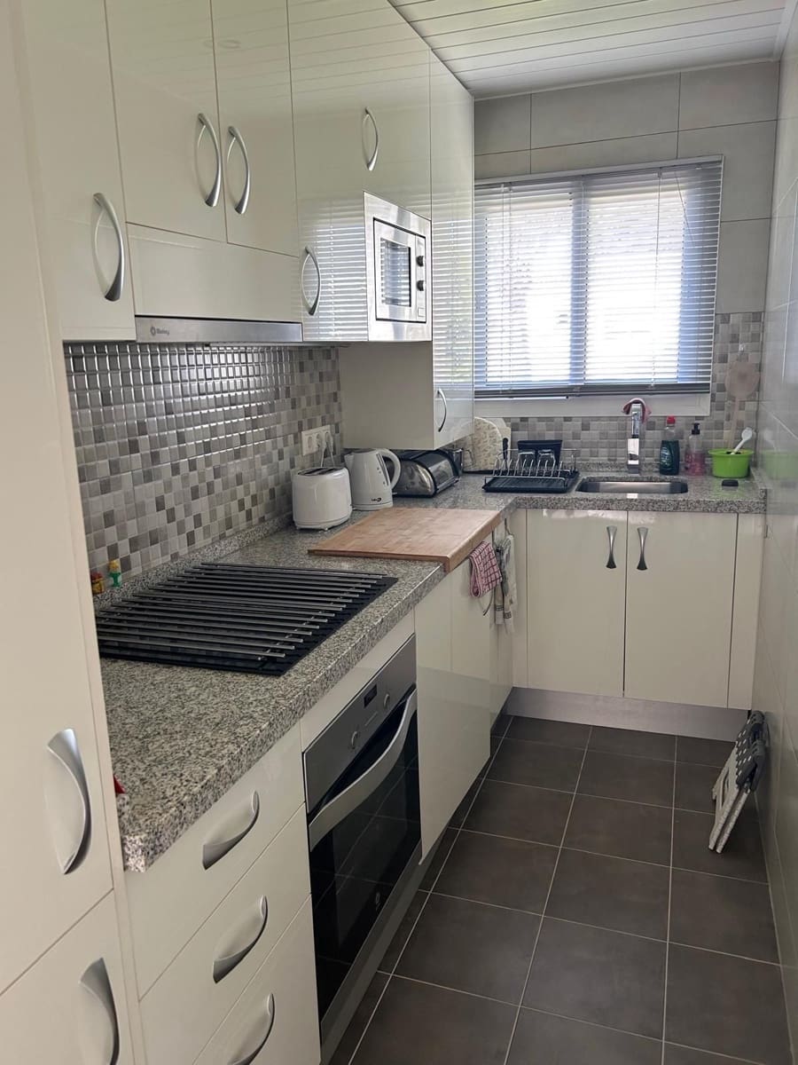 1 soverom Leilighet til salgs i El Paraiso med svømmebasseng garasje - € 275 000 (Ref: 10125962)